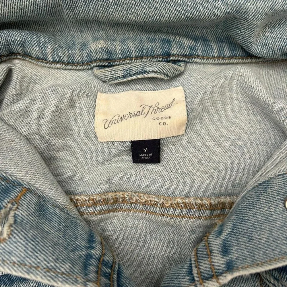 Youth Medium/ Adult XS Light wash denim jacket‎ with white stitching details